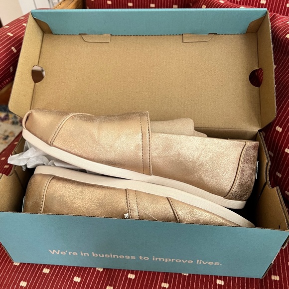 Champagne synthetic shimmer Toms shoe - Picture 1 of 5